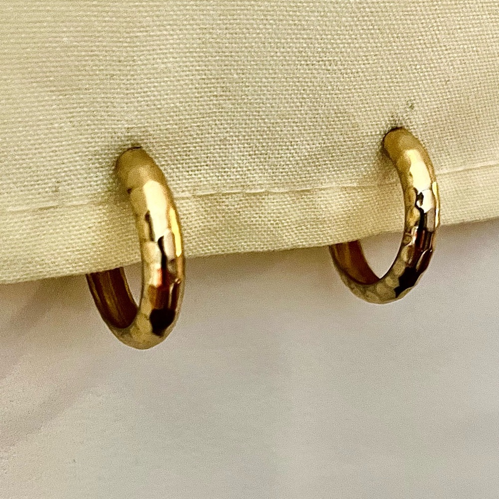 Simple Classic Gold Hoop Earrings